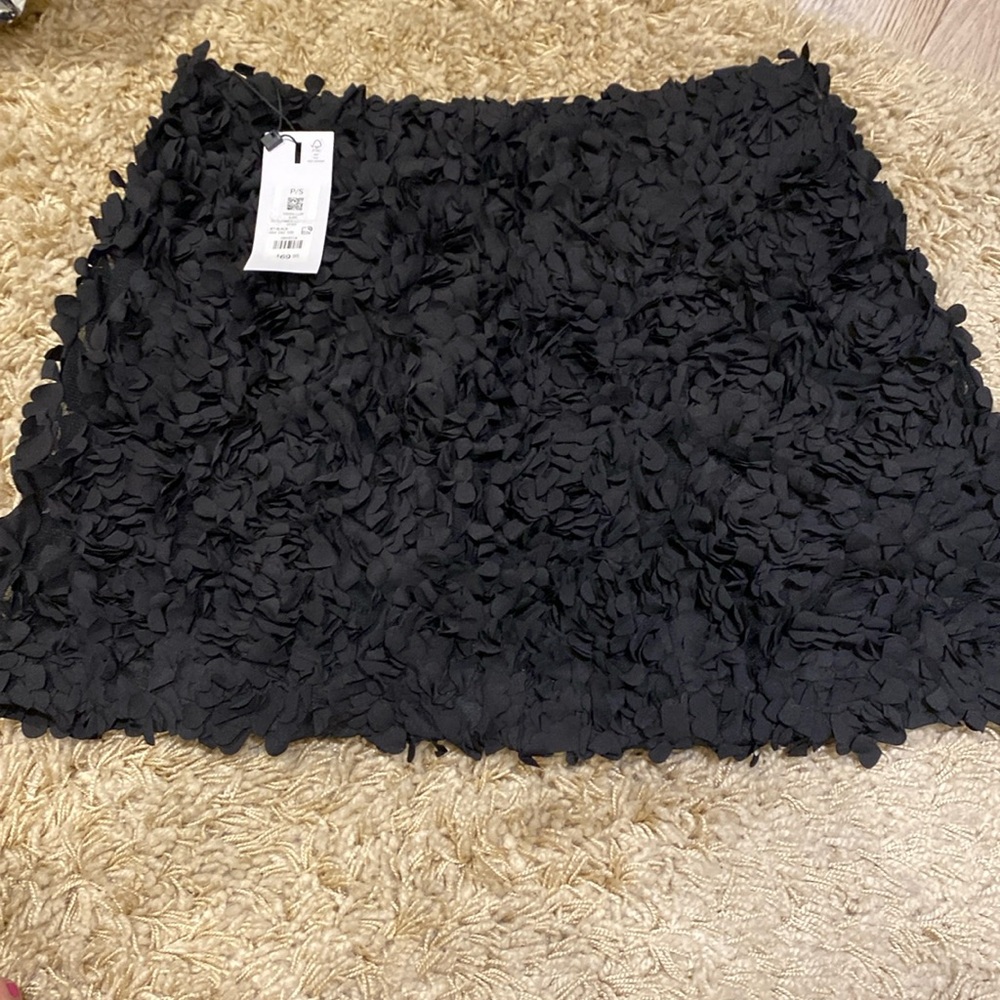 NWT Dynamite 3D flower skirt